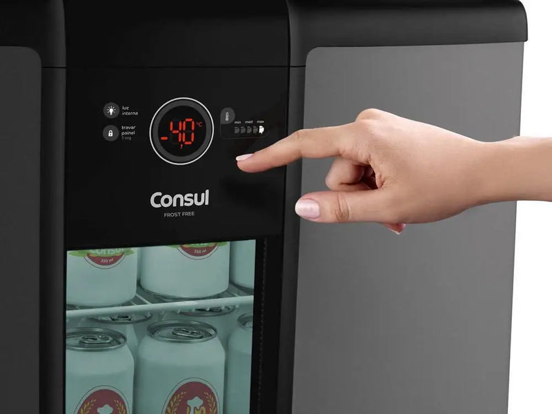 Cervejeira Consul Titanium 82L Display na porta -110V